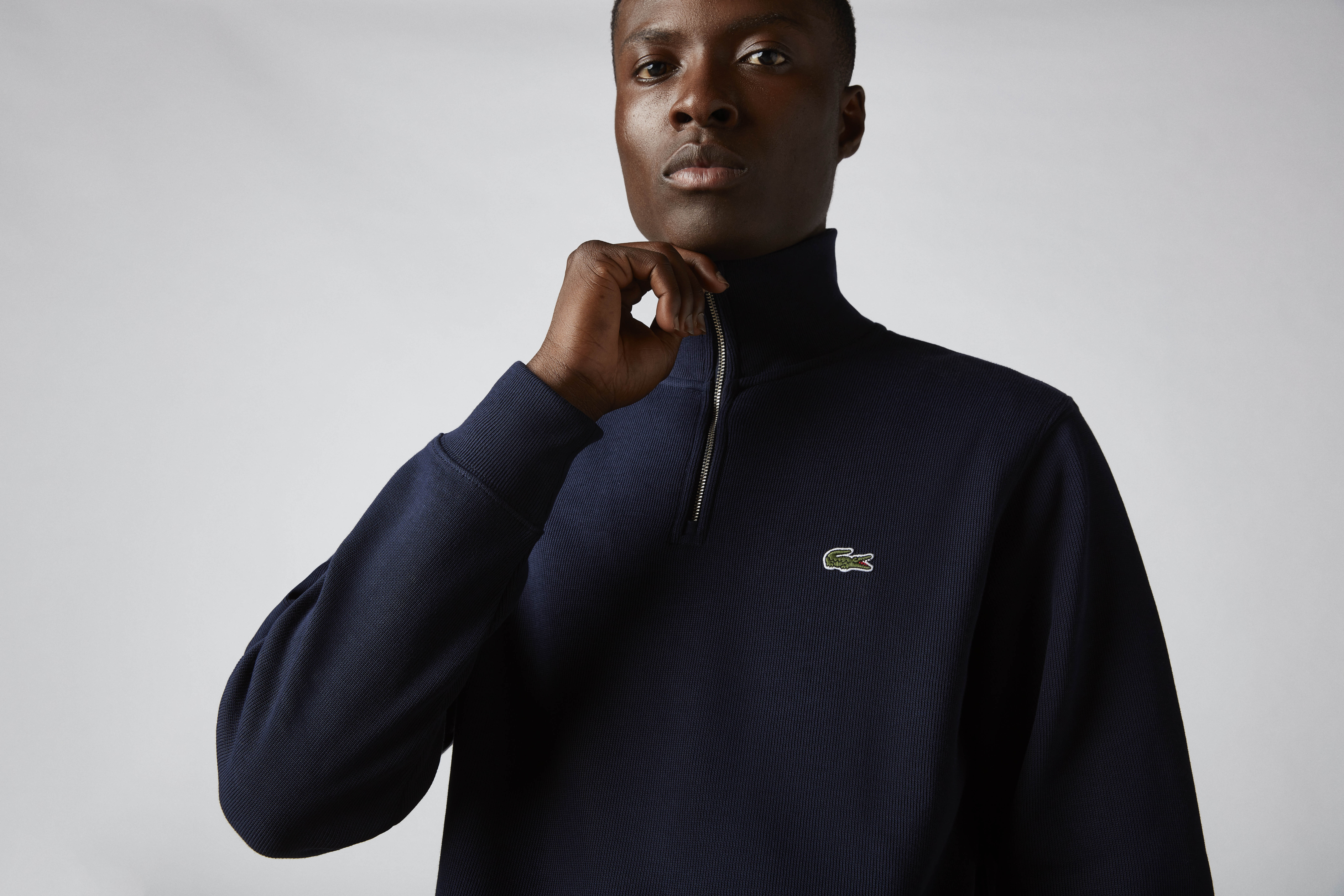 Model lacoste navy top